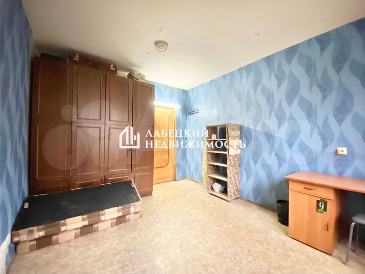 Доля в 2-к. квартире, 30,3 м², 1/9 эт.