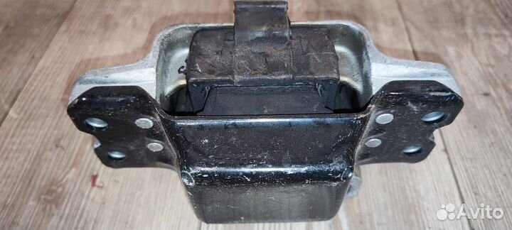 Подушка крепления двигателя Volkswagen 1k0199555