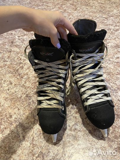 Коньки хоккейные