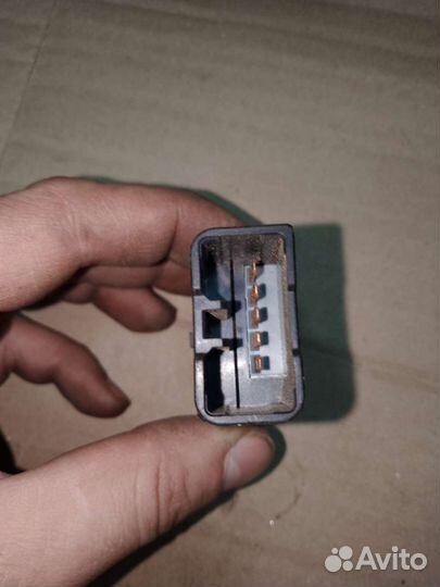 Кнопка аварийной сигнализации Mazda Protege