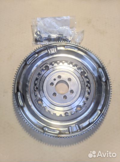 Маховик двухмассовый LUK DSG 7 DQ200 415068009