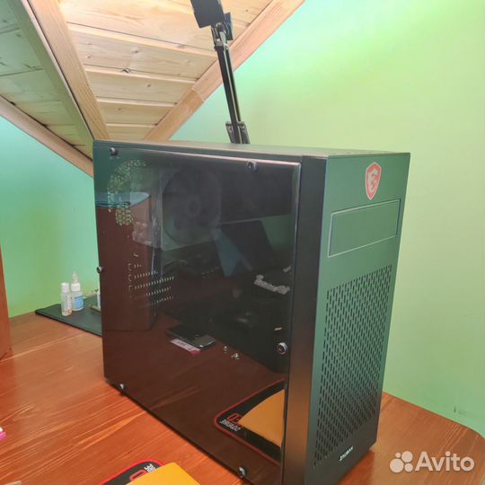 Игровой пк с монитором и клавиатурой