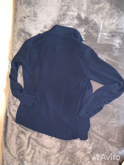 Блузка синяя с вырезом