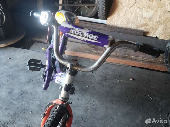 Детский велосипед, в комплекте боковые колесики