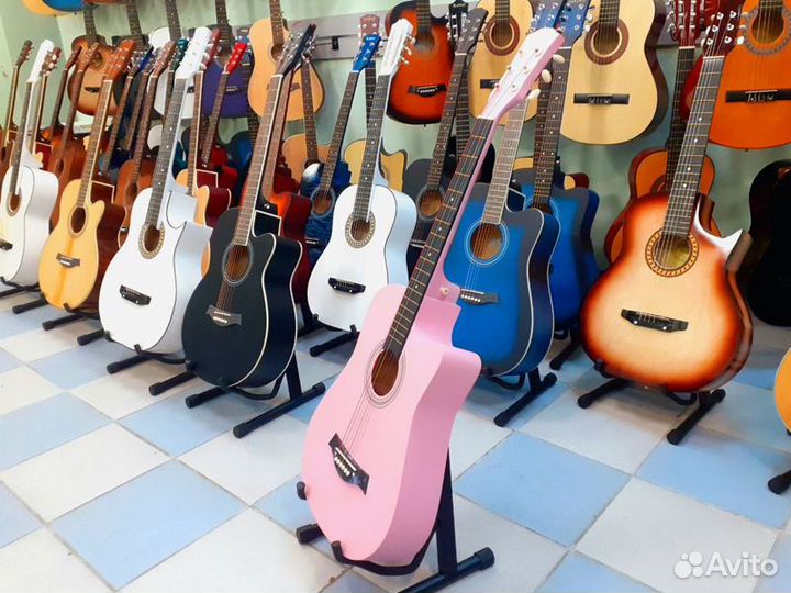 Гитара + чехол + струны + каподастр новые