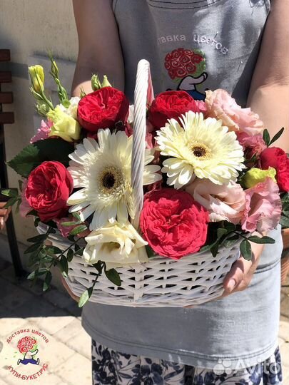 Цветы в корзине, розы, хризантема
