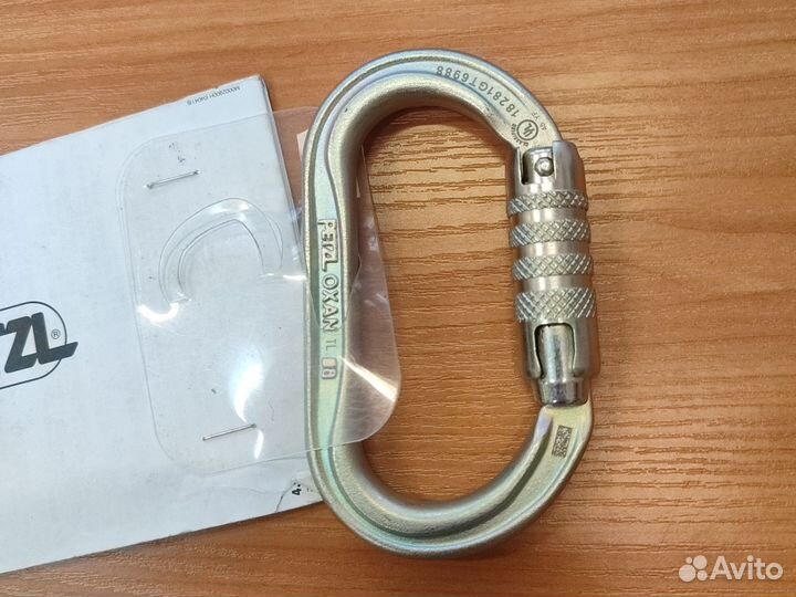 Карабин petzl of an triact lock