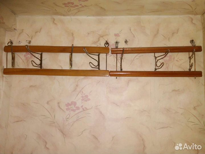 Вешалка для одежды настенная