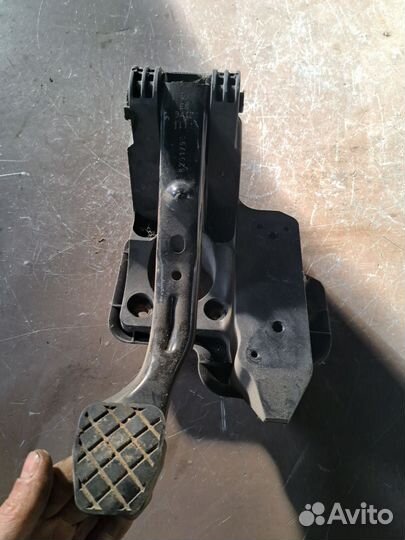 Педаль тормоза в сборе Skoda Fabia