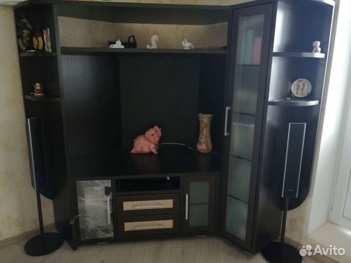 Гостиная стенка, горка, тумба под телевизор