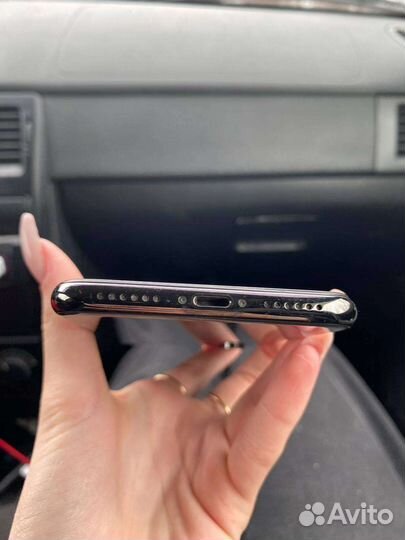 Телефон iPhone 10