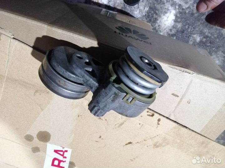 Натяжитель приводного ремня Opel Meriva Astra