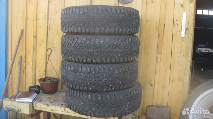 Dunlop SP Winter Ice 01 215/60 R17 96T