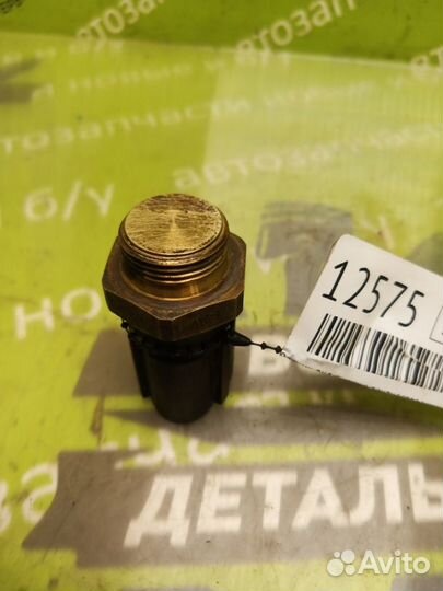 Датчик включения вентилятора Skoda Octavia A4 1.4