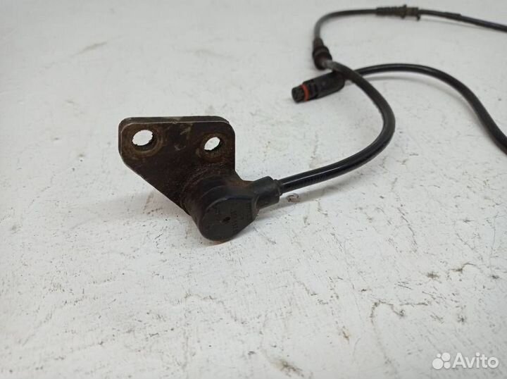 Датчик ABS передний