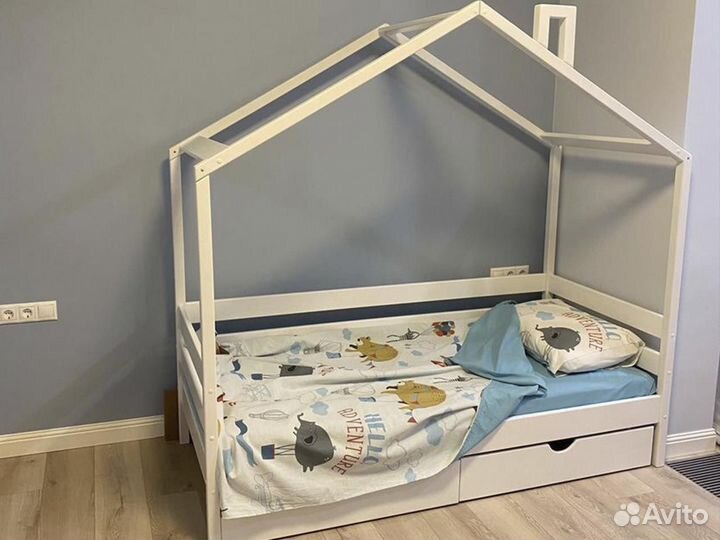 Детская Кровать домик из массива классика от 3 лет