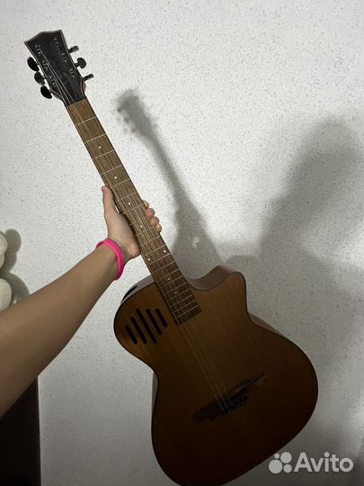 Акустическая гитара