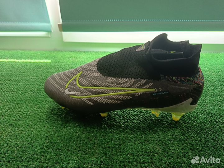 Футбольные бутсы nike phantom gx