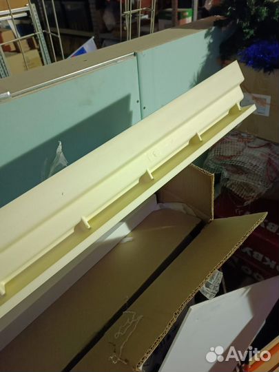 Настенный карниз новый