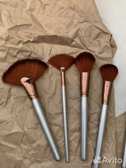 Кисти для макияжа пакетом