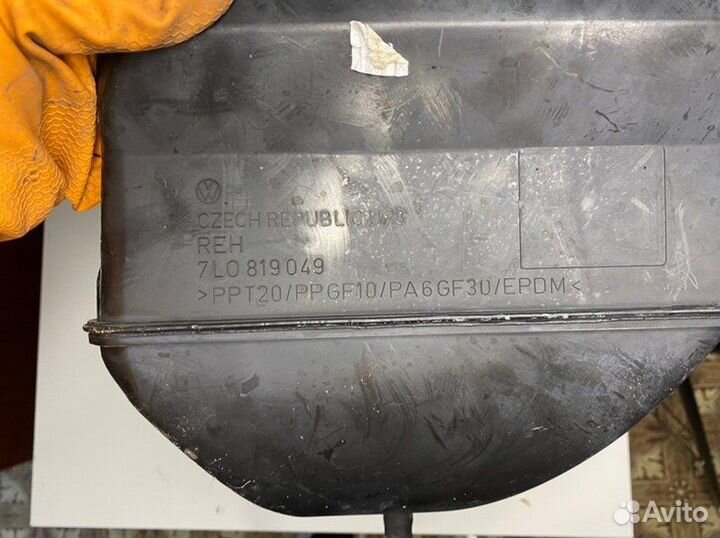 Б/У воздухозаборник Audi Q7 4L BAR 4.2Л. 2006