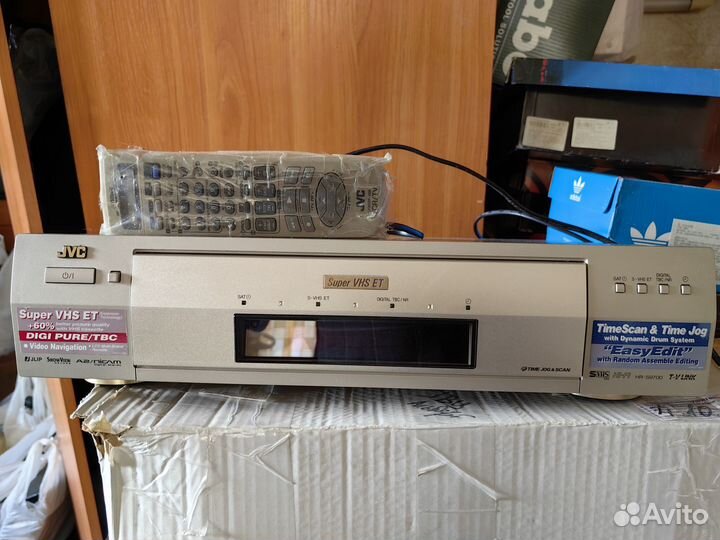 Видеомагнитофон S-VHS HI-FI stereo JVC HR-S9700EU