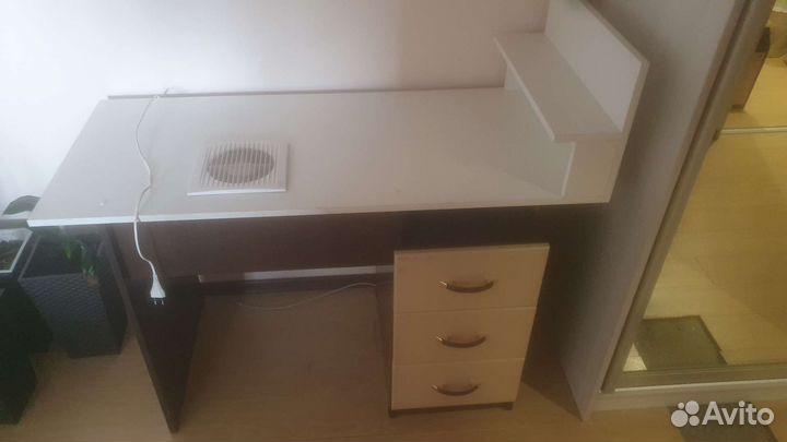 Стол для маникюра с вытяжкой бу