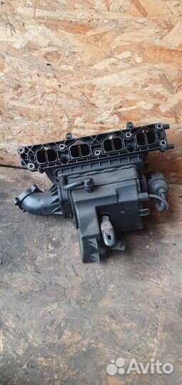 Коллектор впускной Opel Astra J 2010-2017