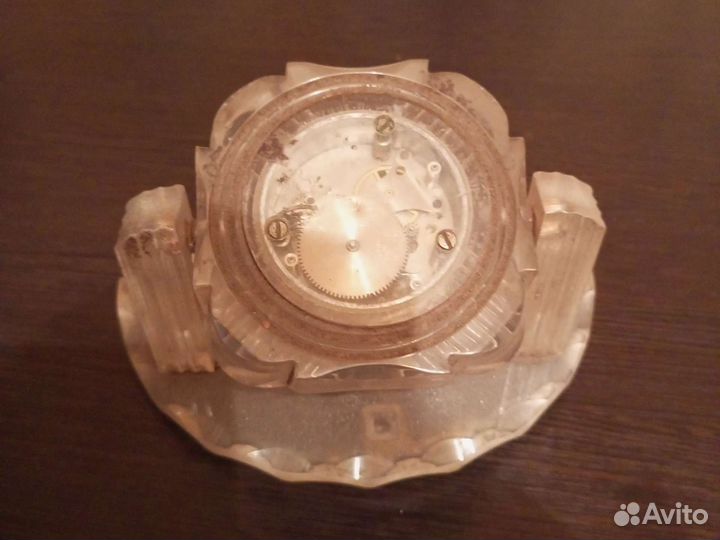 Настольные старые часы