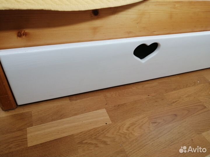 Деревянный ящик для хранения на колесах