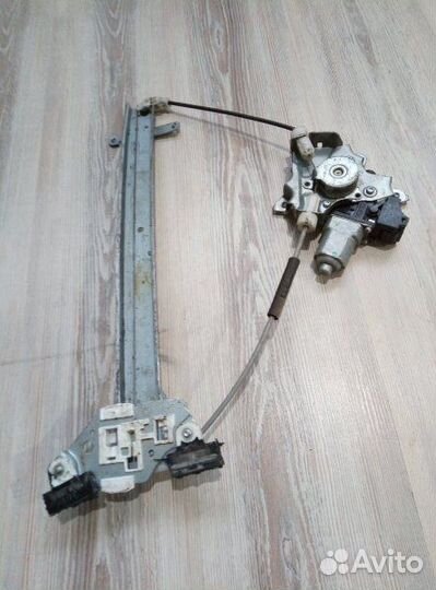 Стеклоподъемник перед Nissan almera G15 Лев