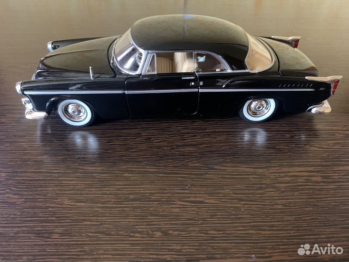 Модель автомобиля Chrysler C300 1/24