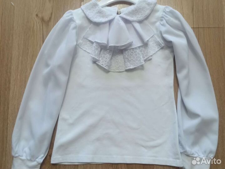 Две школьные блузки 128