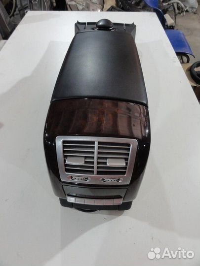 Консоль центральная с подлокотником Mercedes-Benz