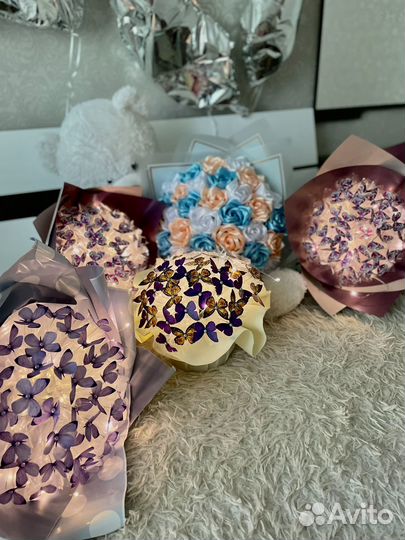 Букет из роз и бабочек