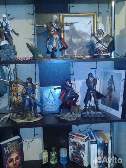 Фигурка эцио