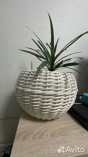 Кашпо из искусственного ротанга