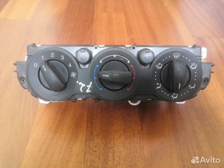 Блок управления кондиционером на Ford