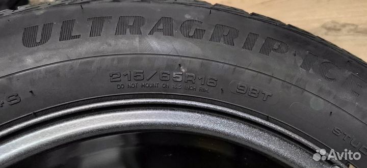 Goodyear UltraGrip Ice 215/65 R16