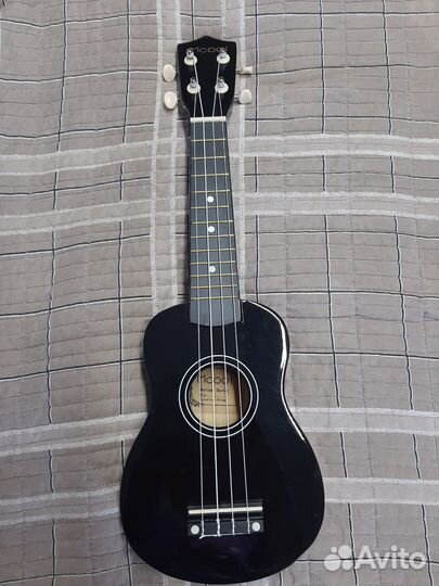 Укулеле в чехле