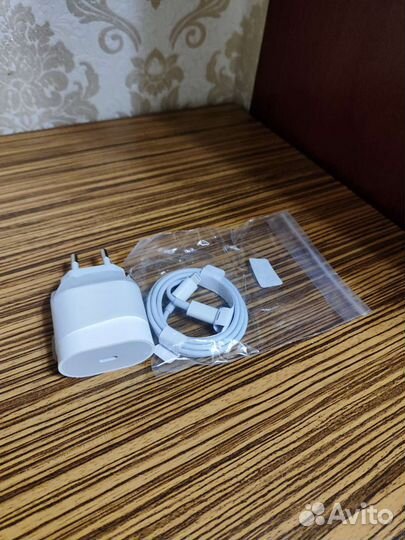 Зарядка на iPhone быстрая 20W