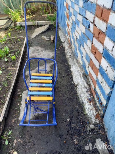 Детские сани в хорошем состоянии