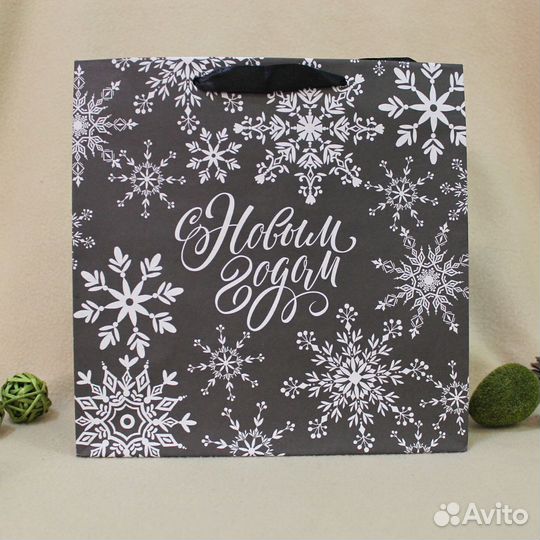 Новогодние подарочные пакеты разных размеров