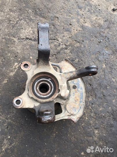 Кулак поворотный правый Nissan Almera Classic, I