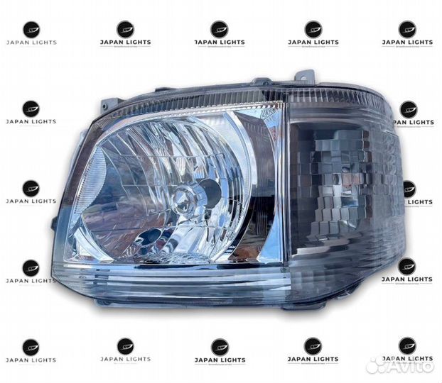 Фары хрустальные передние Toyota Hiace 200
