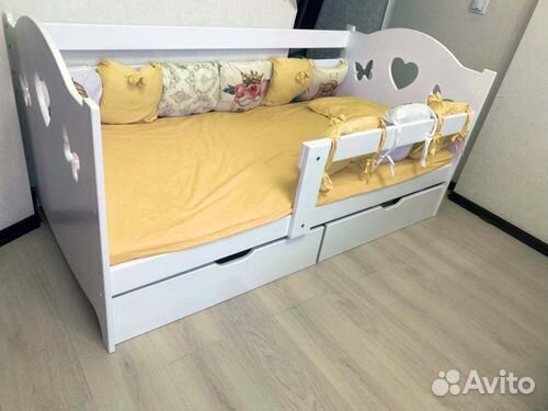 Кроватка из натурального дерева от 2х лет высокий