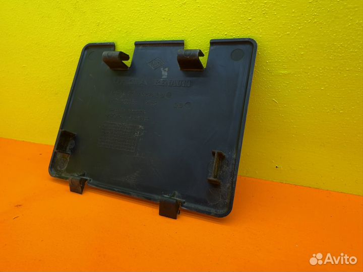 Заглушка замка багажника логан1