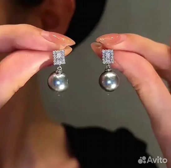 Стильные миниатюрные серьги