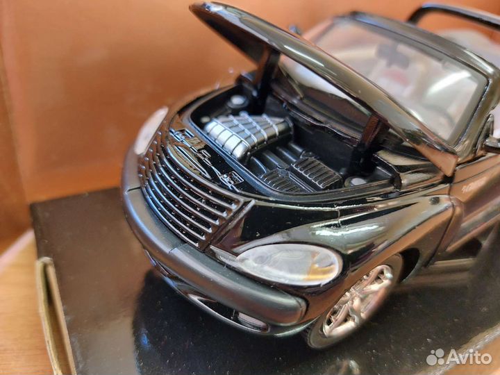 Коллекционная модель автомобиля Chrysler PT 1:24