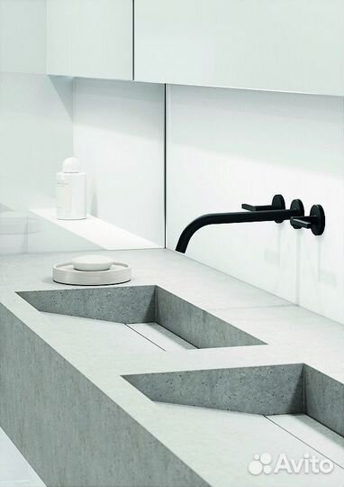 Смеситель для раковины настенный, излив 18 см,керамические кранбуксы, черный матовый